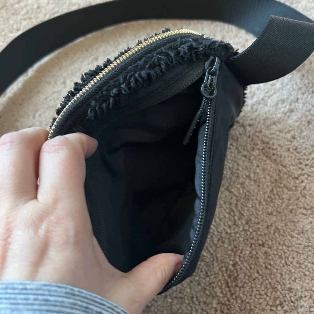 Lululemon Black Fleece Belt Bag with Gold Zipper - Picture 7 of 8